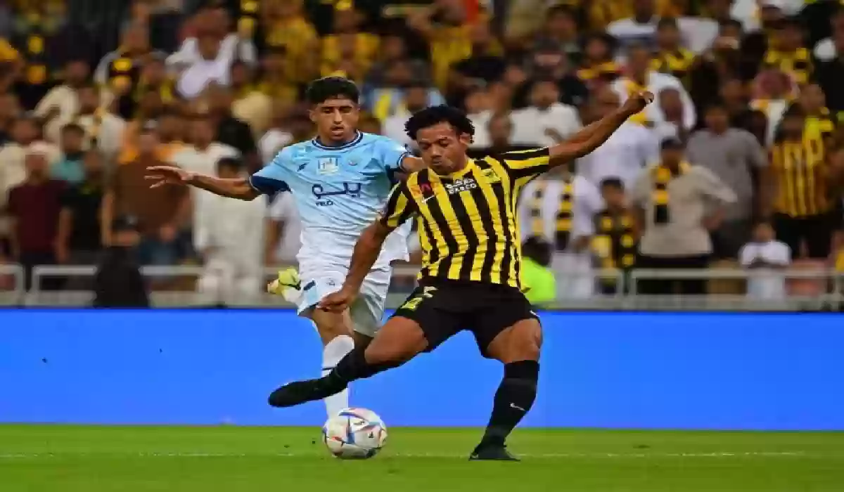 الاتحاد يكتسح أبها برباعية نظيفة ويحافظ على صدارة الدوري.