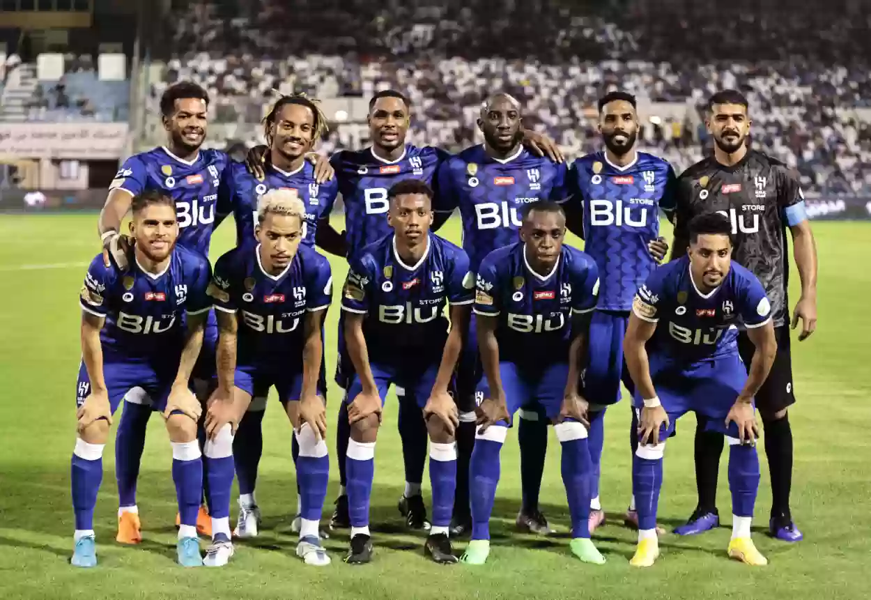 محترف الهلال يضع فريقه في أزمة